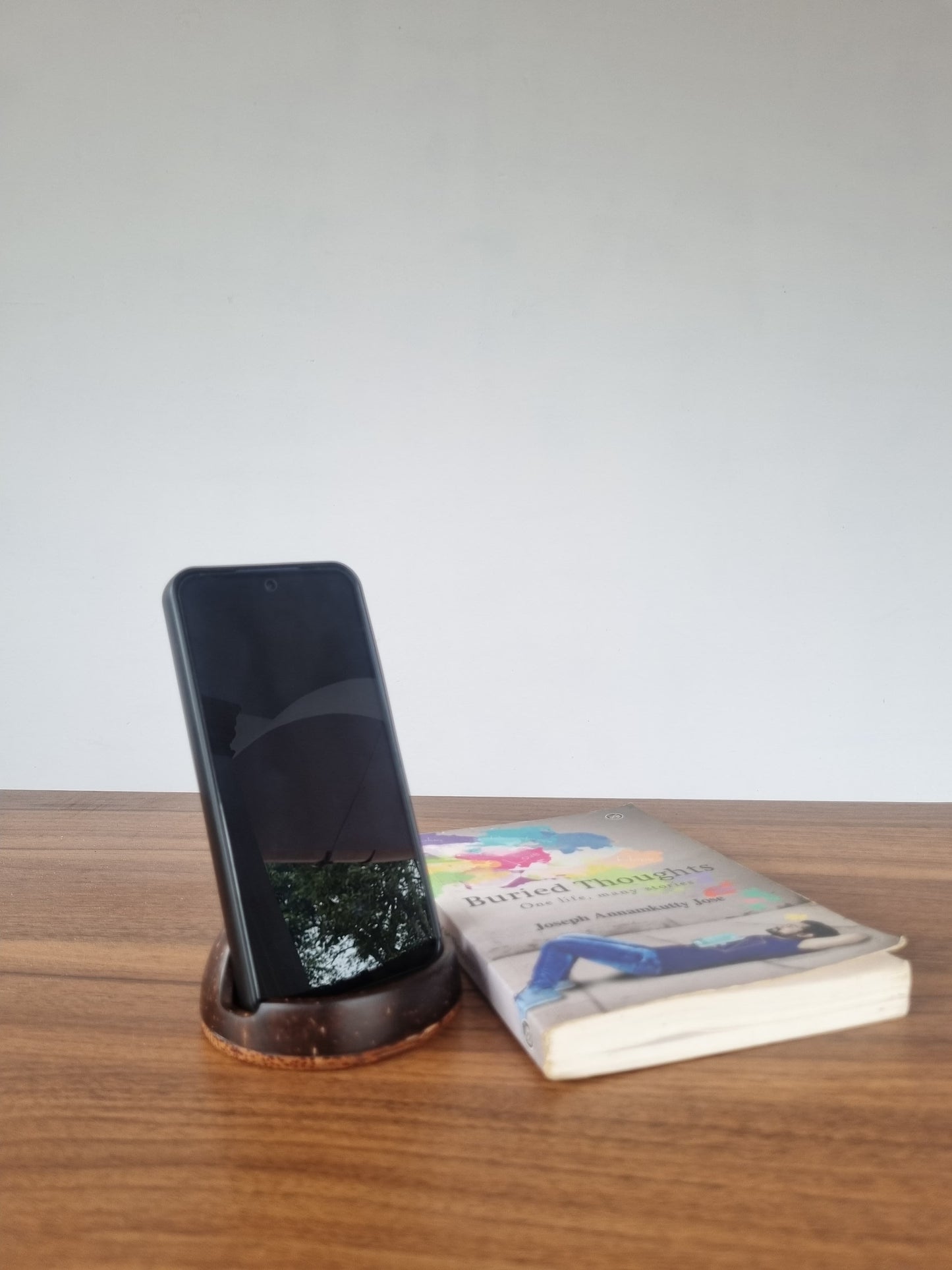 Eco-Friendly Coconut Shell Mobile Holder – Sustainable & Stylish